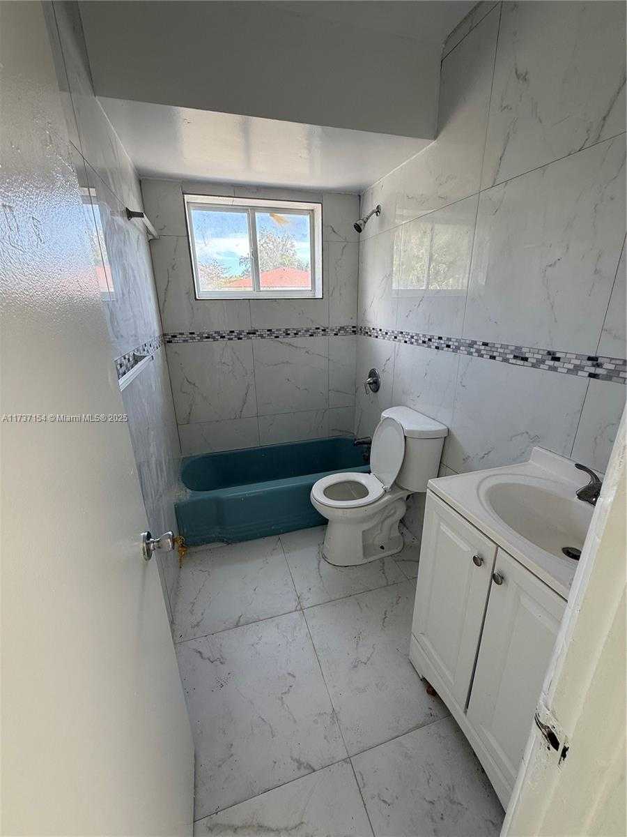 Small Image of 190 NORTH WEST 163RD ST, Miami Number 31