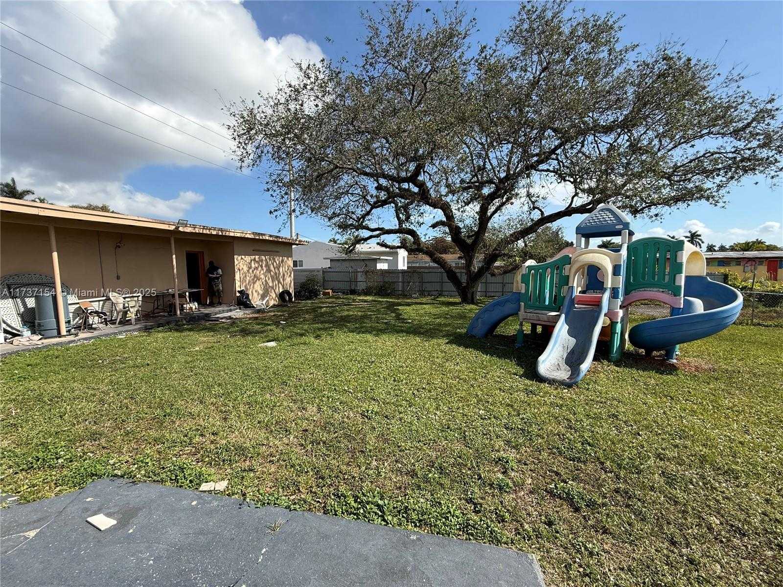 Small Image of 190 NORTH WEST 163RD ST, Miami Number 4