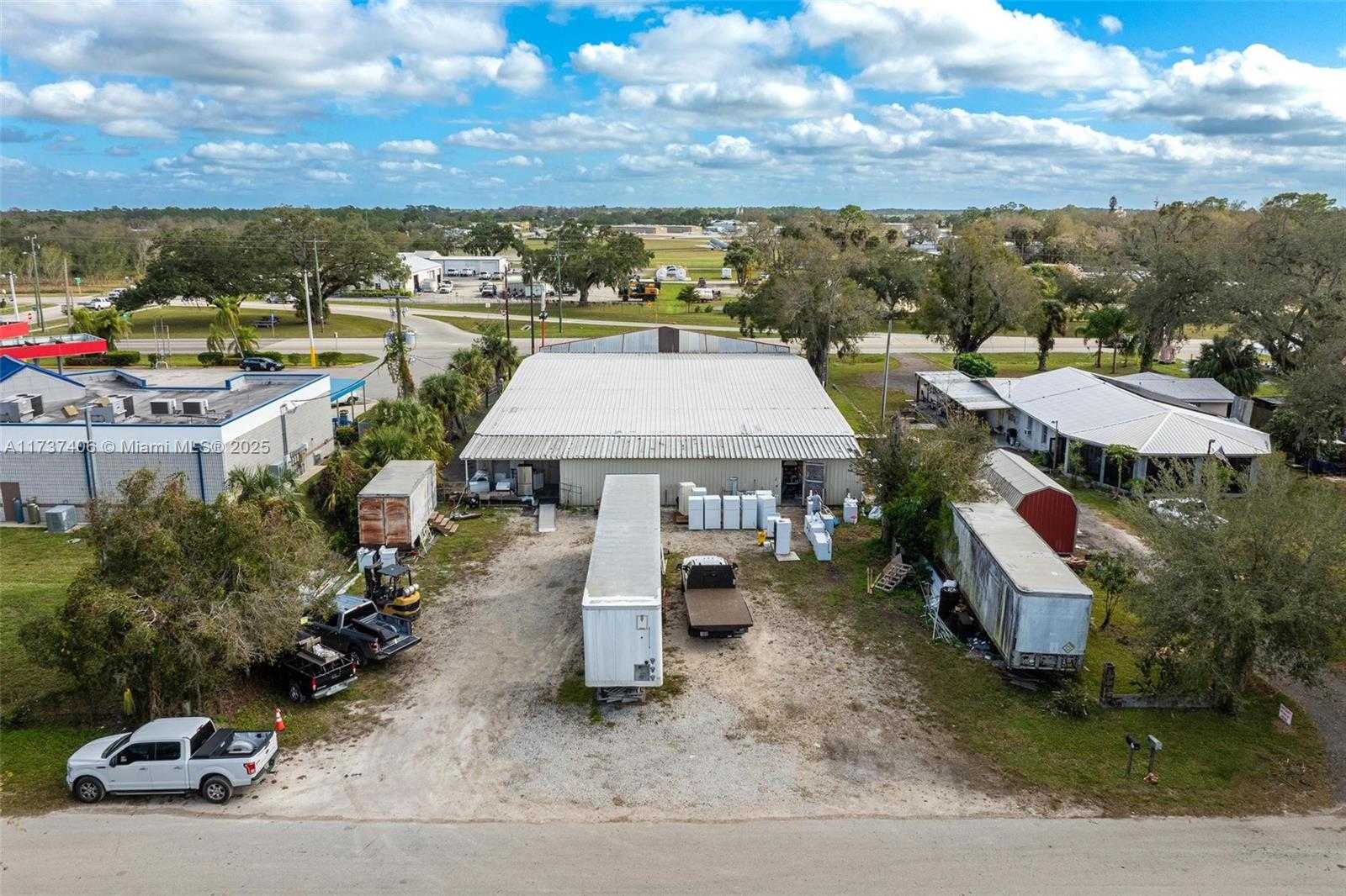 Small Image of 1060 FL-29, LaBelle, FL 33935, USA Number 25