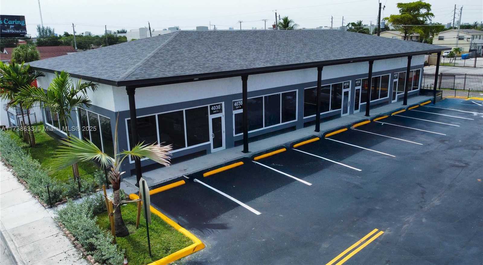 Small Image of 4030 PEMBROKE RD, West Park Number 10