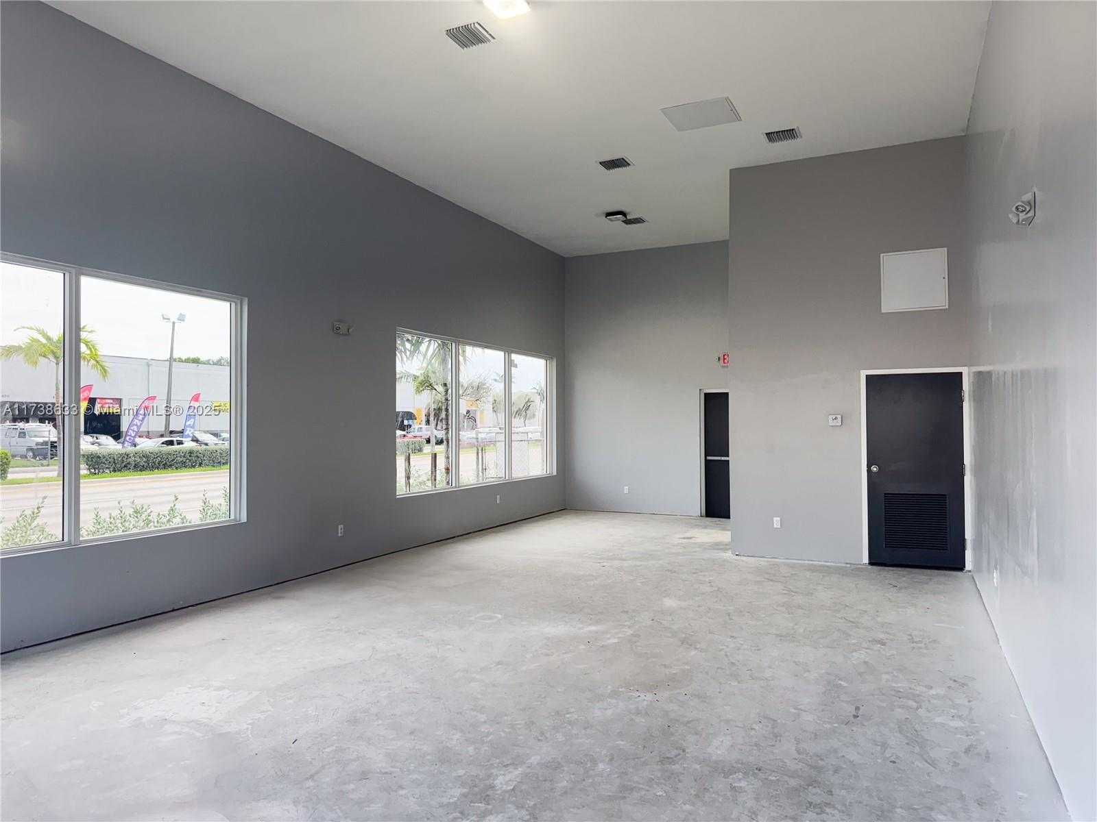 Small Image of 4030 PEMBROKE RD, West Park Number 2