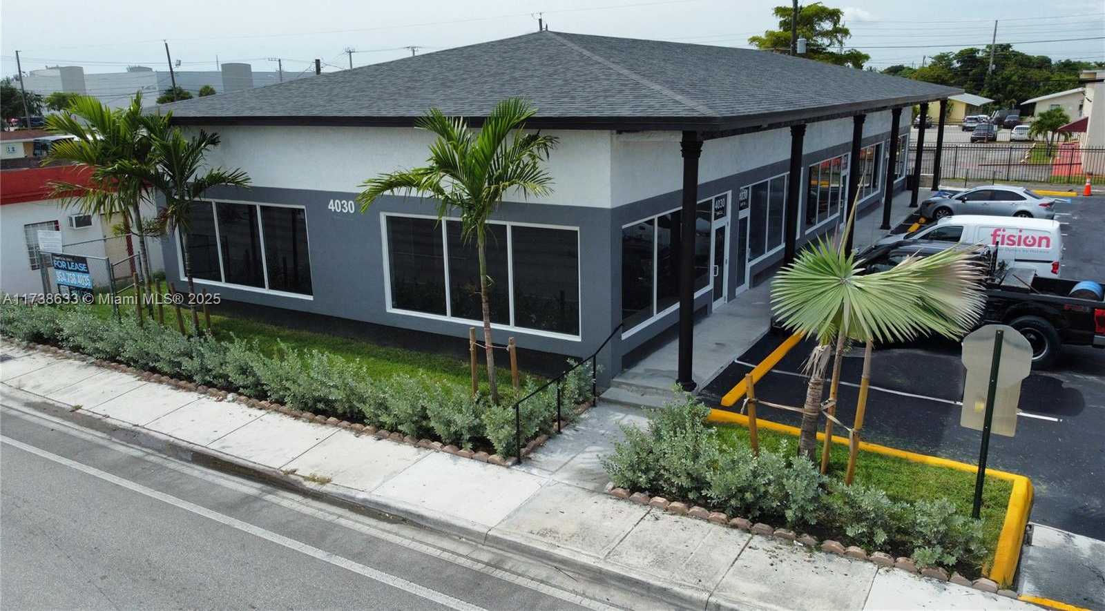 Small Image of 4030 PEMBROKE RD, West Park Number 9
