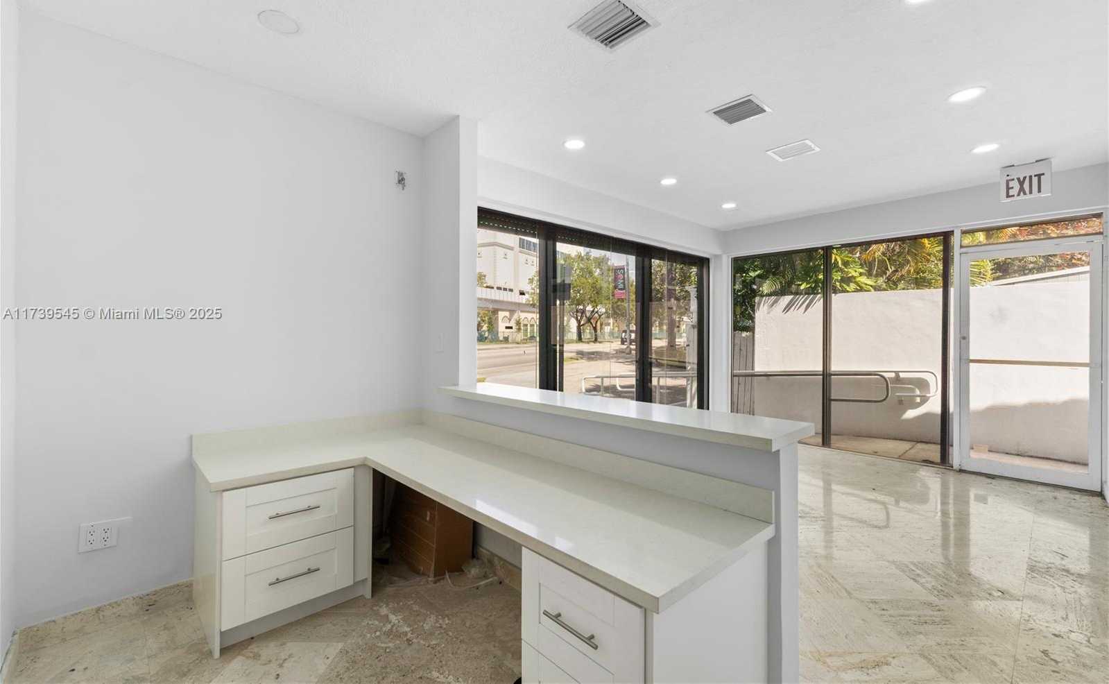 Small Image of 2550 SOUTH DIXIE HWY, Miami Number 12