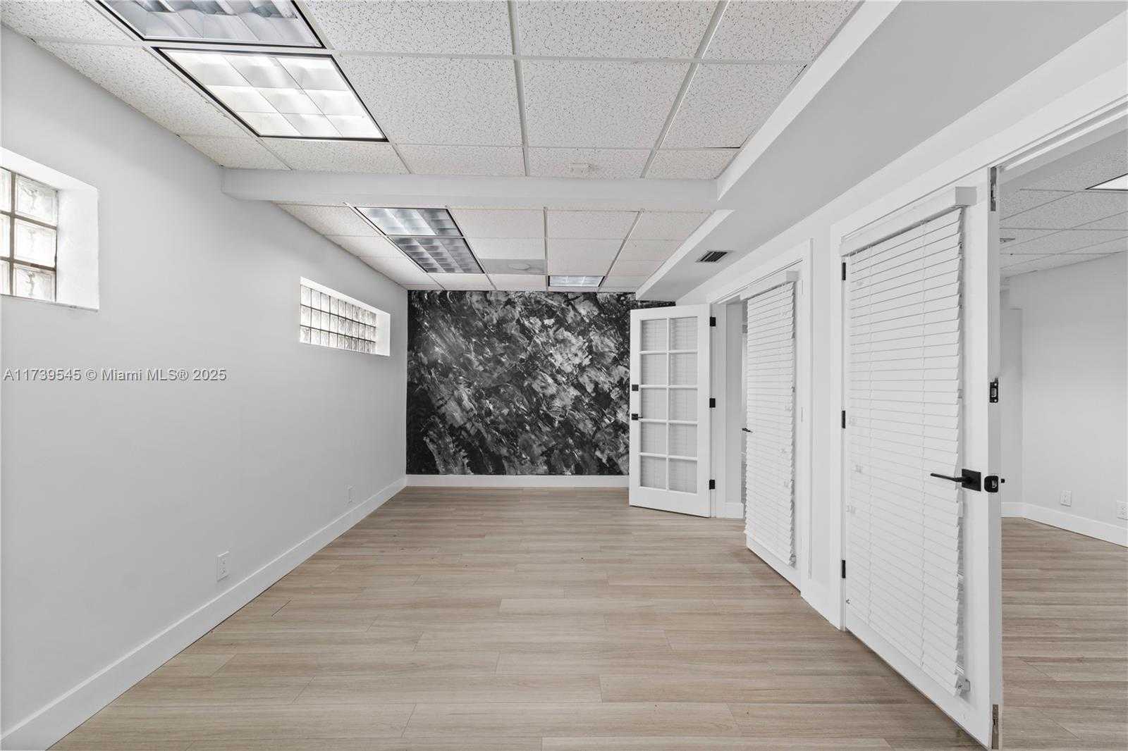 Small Image of 2550 SOUTH DIXIE HWY, Miami Number 14