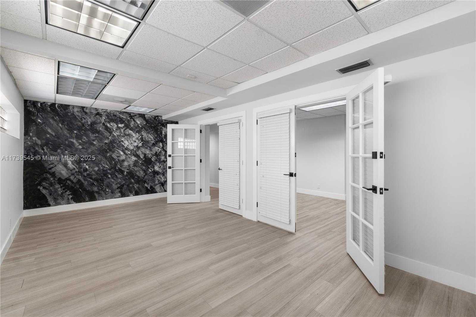 Small Image of 2550 SOUTH DIXIE HWY, Miami Number 15