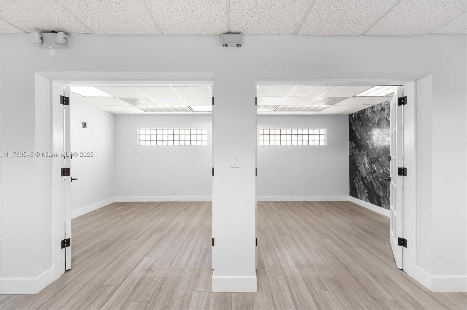 Small Image of 2550 SOUTH DIXIE HWY, Miami Number 16