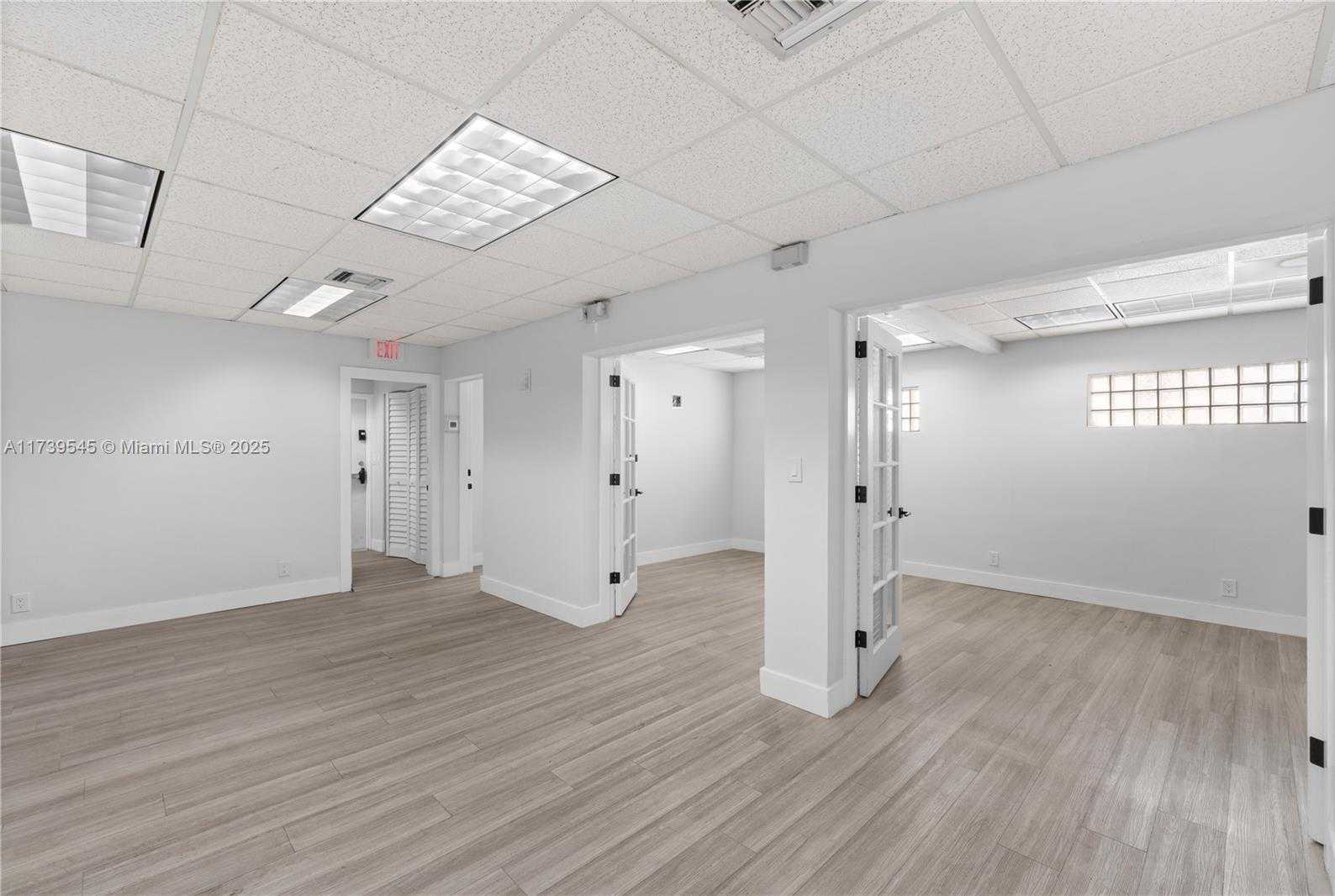 Small Image of 2550 SOUTH DIXIE HWY, Miami Number 17