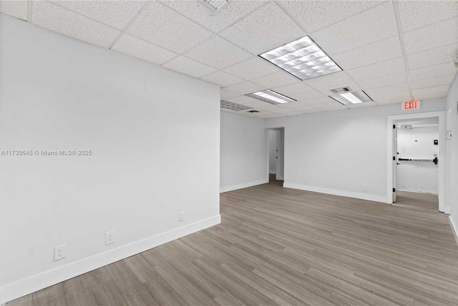 Small Image of 2550 SOUTH DIXIE HWY, Miami Number 18