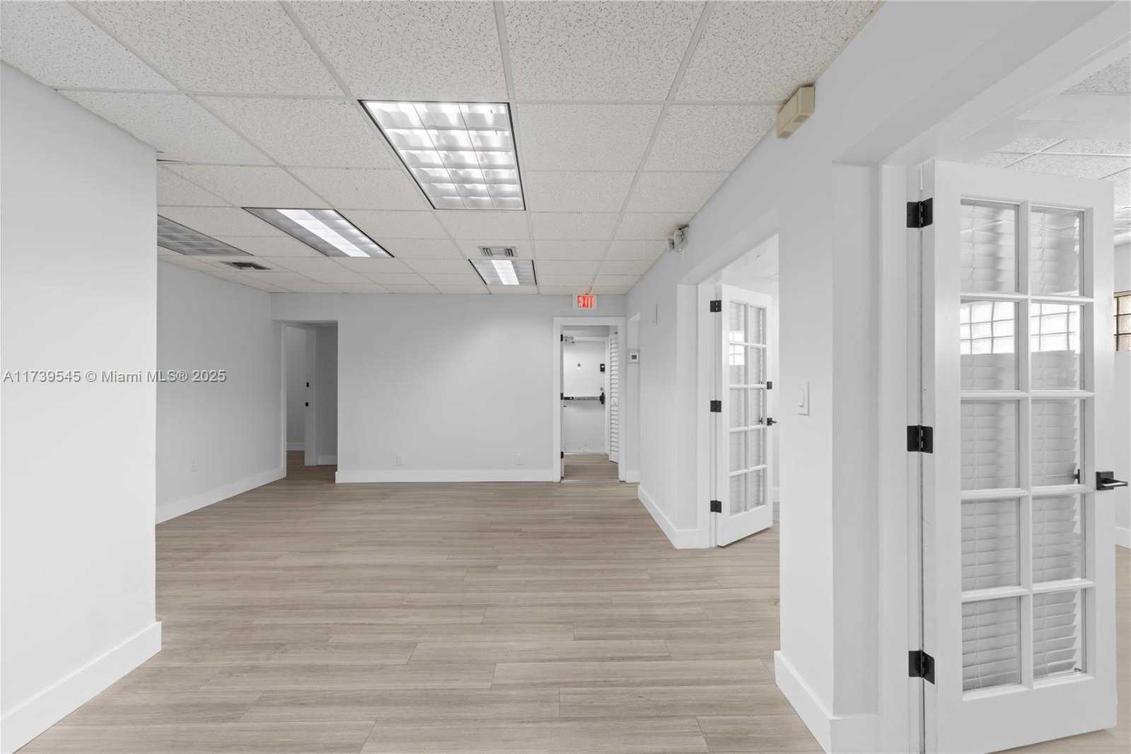 Small Image of 2550 SOUTH DIXIE HWY, Miami Number 19