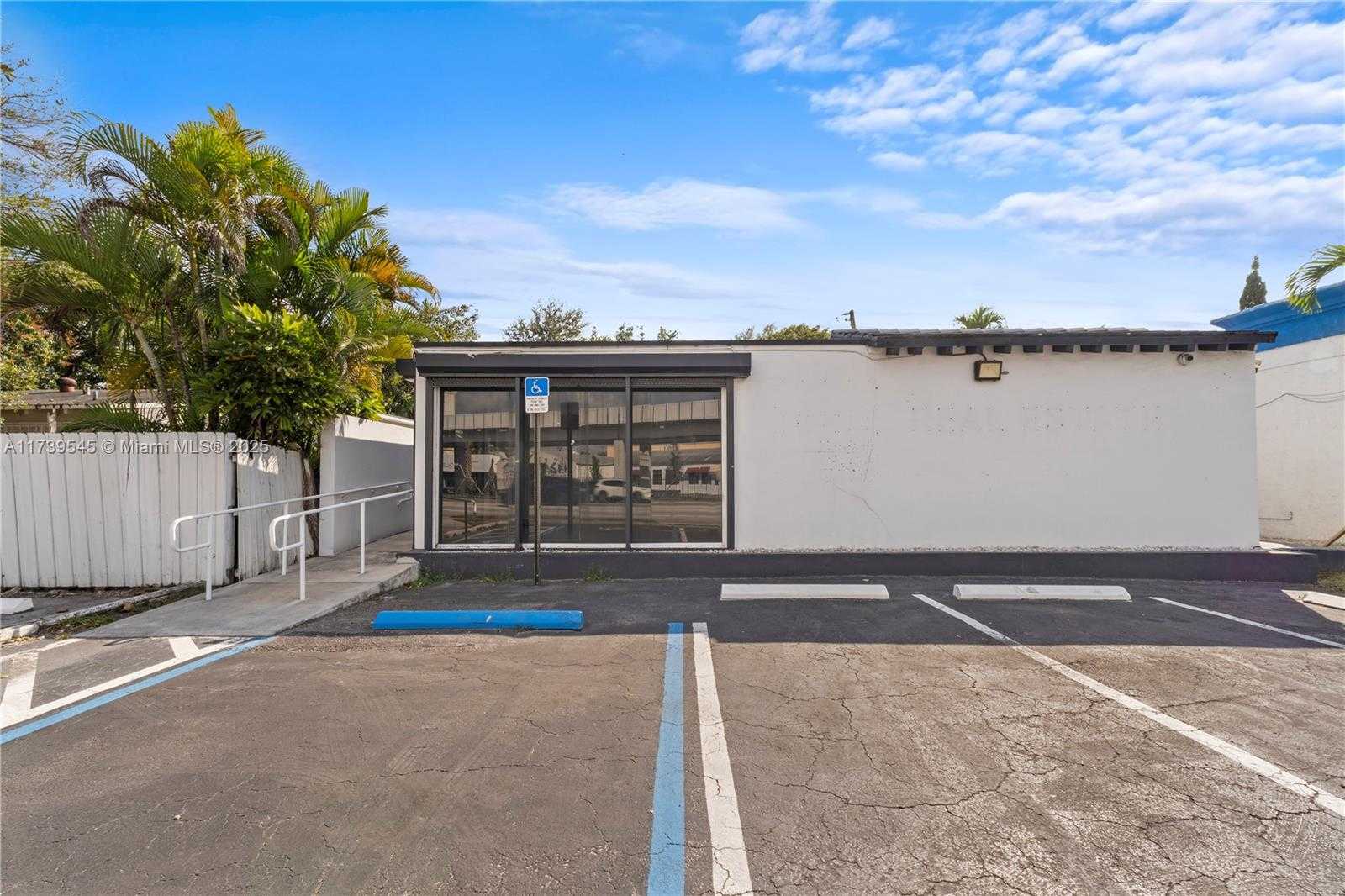 Small Image of 2550 SOUTH DIXIE HWY, Miami Number 2