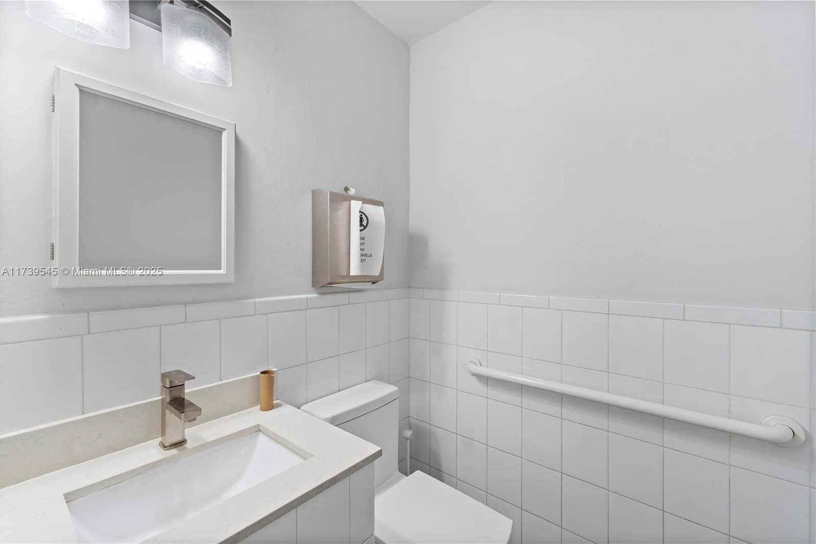 Small Image of 2550 SOUTH DIXIE HWY, Miami Number 20