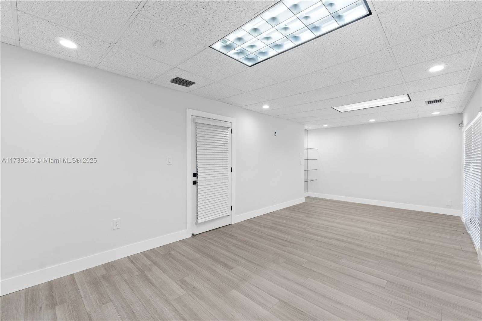 Small Image of 2550 SOUTH DIXIE HWY, Miami Number 28