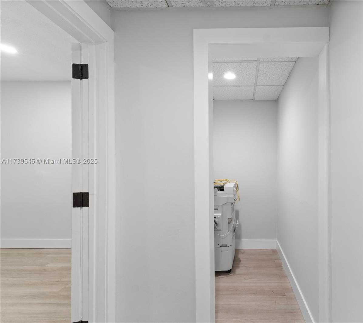 Small Image of 2550 SOUTH DIXIE HWY, Miami Number 29
