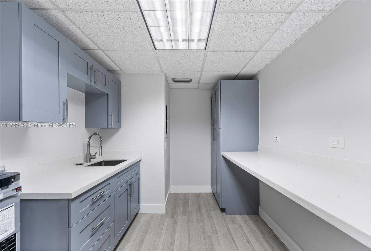 Small Image of 2550 SOUTH DIXIE HWY, Miami Number 31