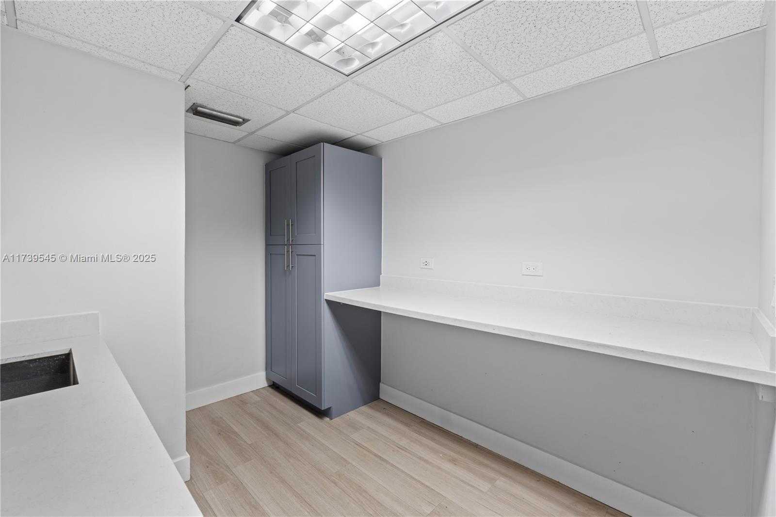 Small Image of 2550 SOUTH DIXIE HWY, Miami Number 33