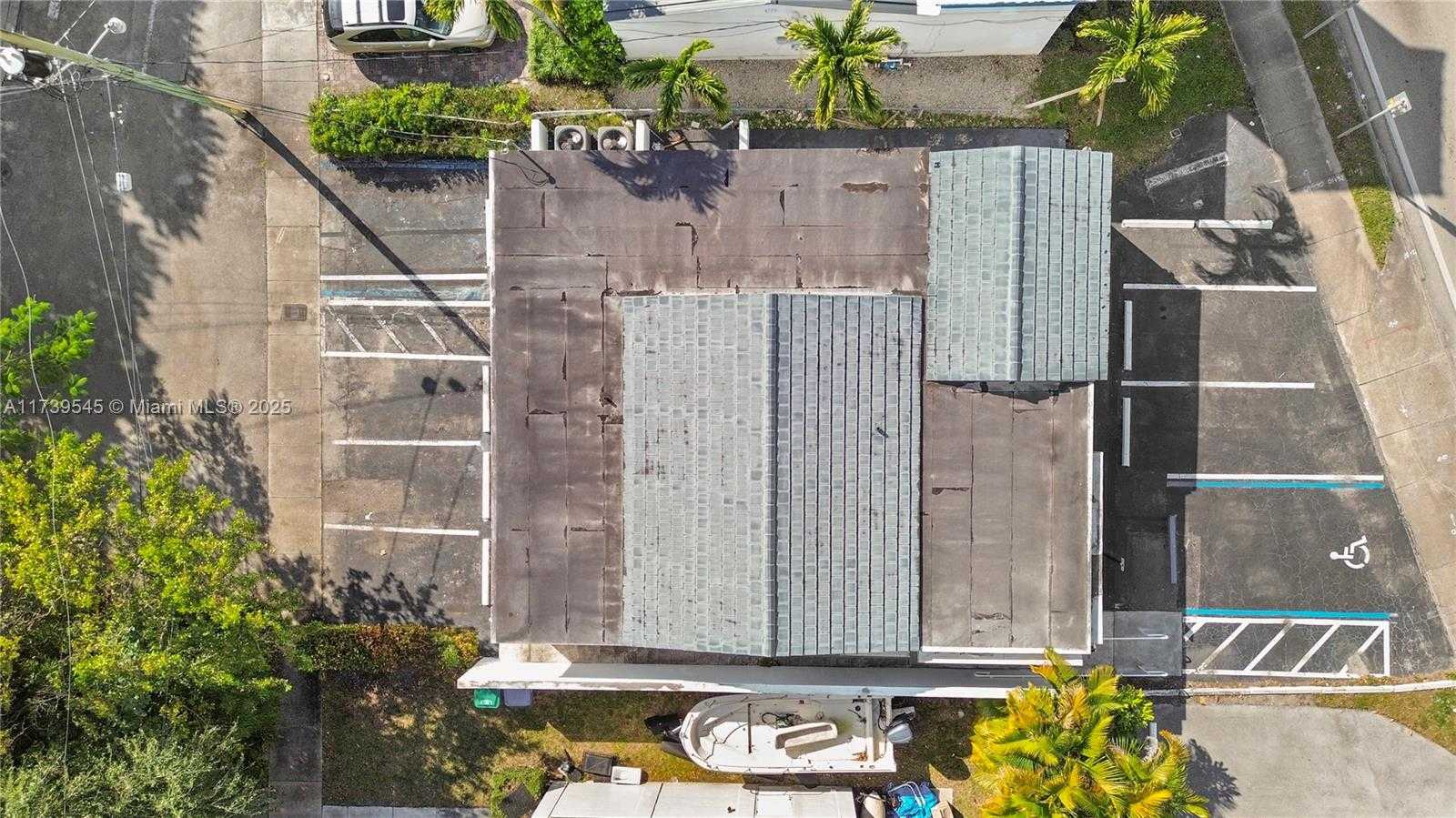Small Image of 2550 SOUTH DIXIE HWY, Miami Number 46