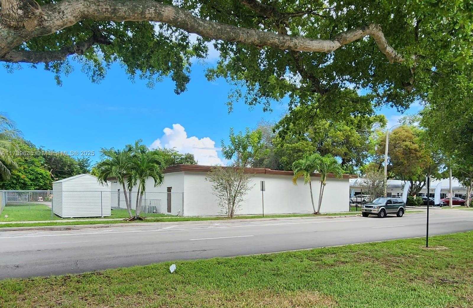 Small Image of 1601 SOUTH 21ST AVE, Hollywood Number 3
