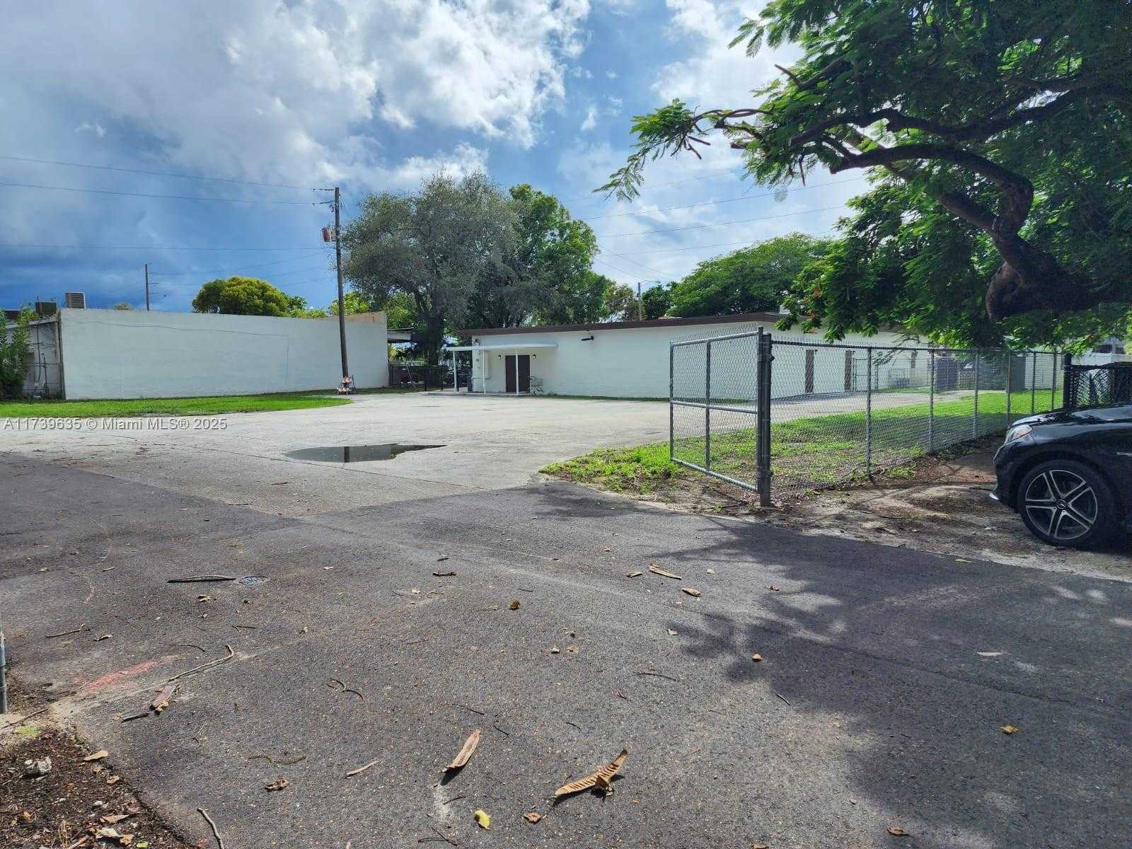 Small Image of 1601 SOUTH 21ST AVE, Hollywood Number 5