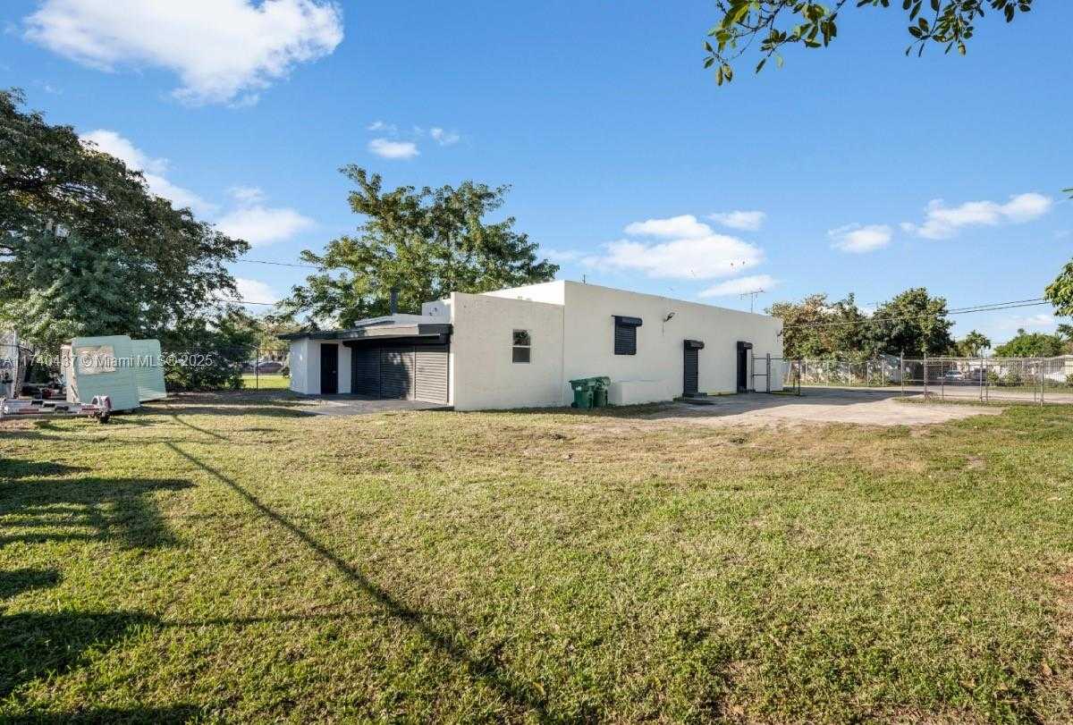 Small Image of 7929 NORTH WEST MIAMI CT, Miami Number 15