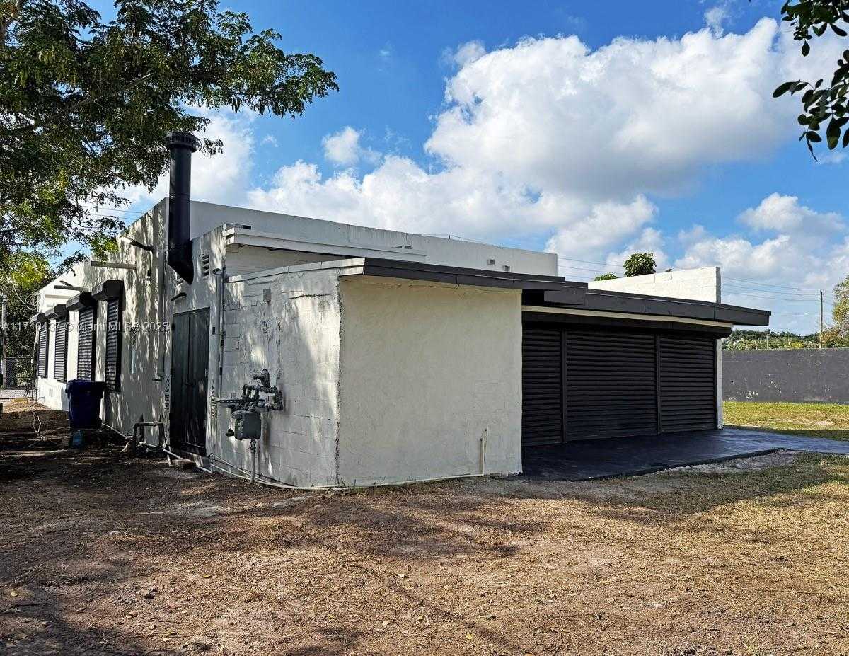 Small Image of 7929 NORTH WEST MIAMI CT, Miami Number 3