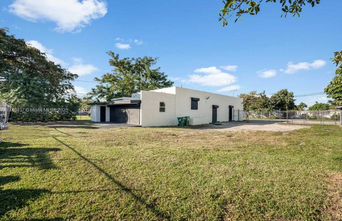 Small Image of 7929 NORTH WEST MIAMI CT, Miami Number 4