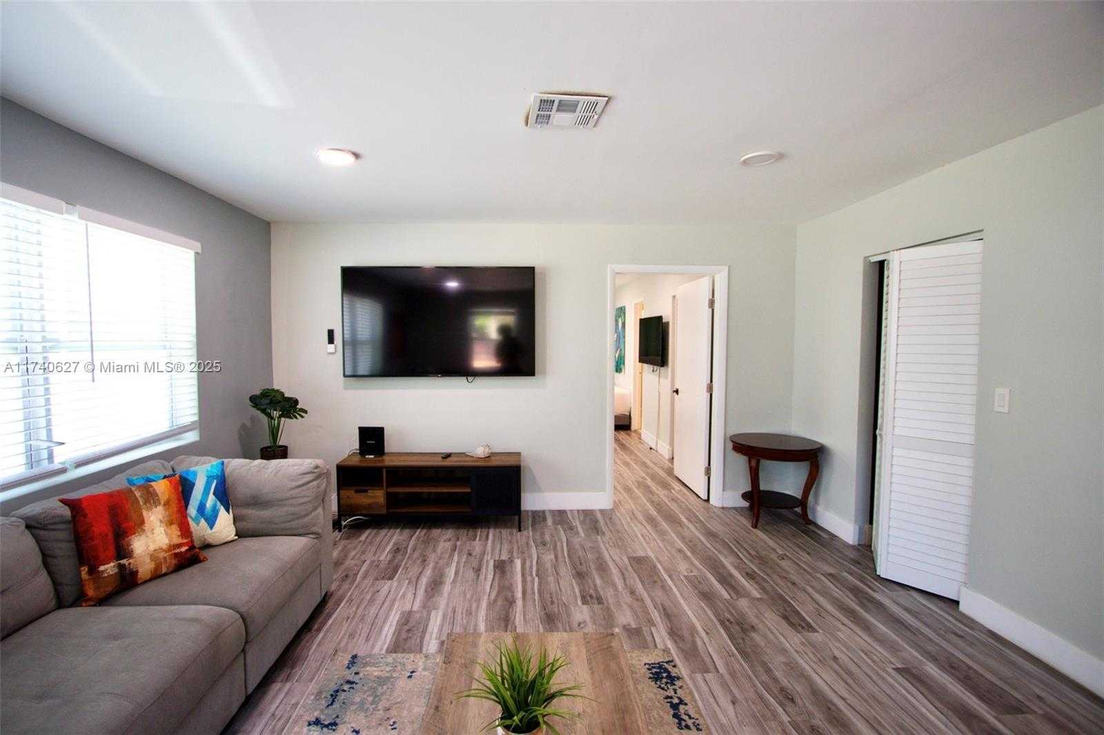 Small Image of 3981 SOUTH WEST 58TH ST, Dania Beach Number 15