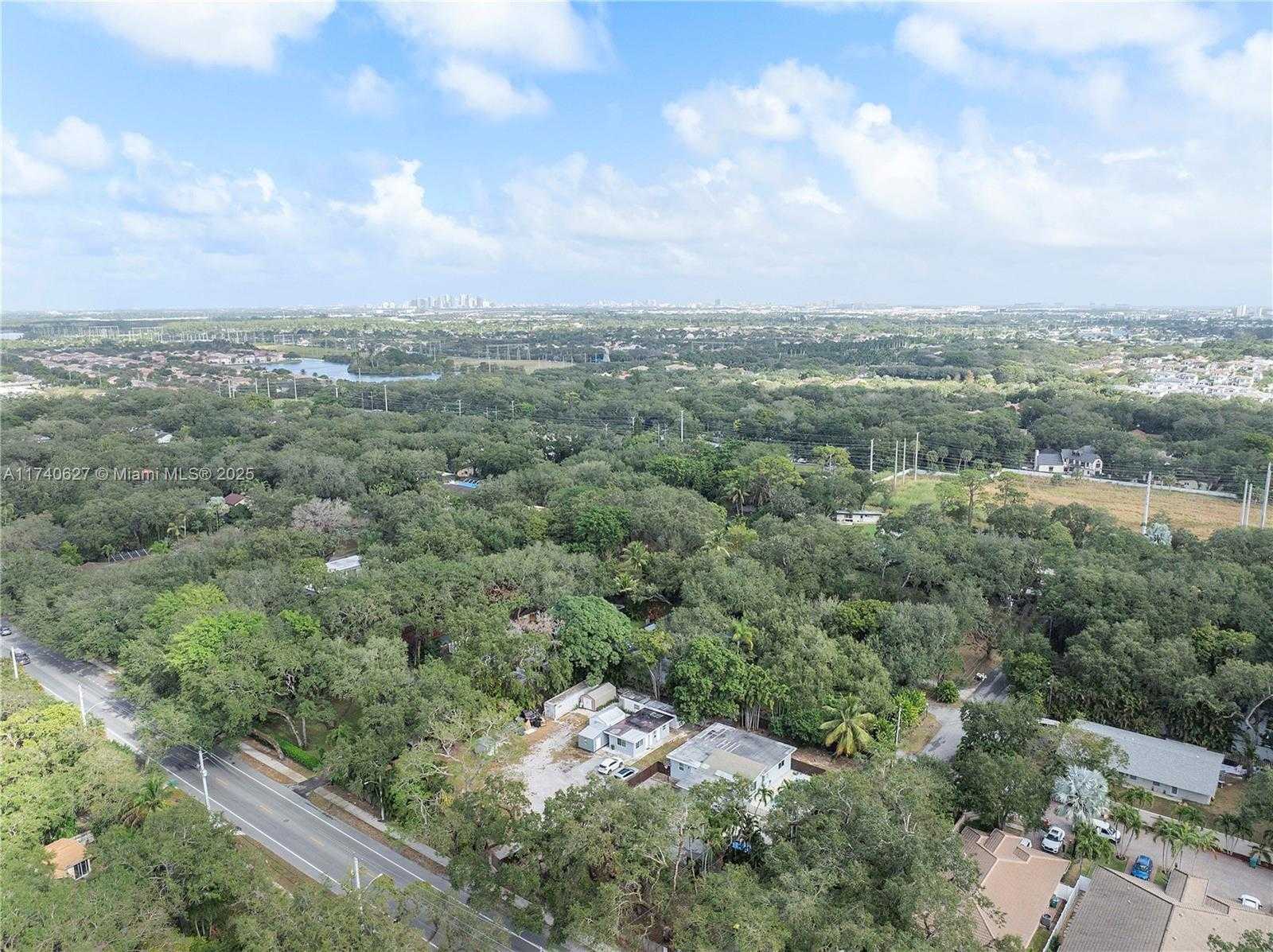 Small Image of 3981 SOUTH WEST 58TH ST, Dania Beach Number 2