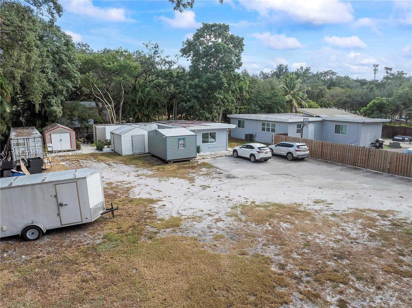Small Image of 3981 SOUTH WEST 58TH ST, Dania Beach Number 36