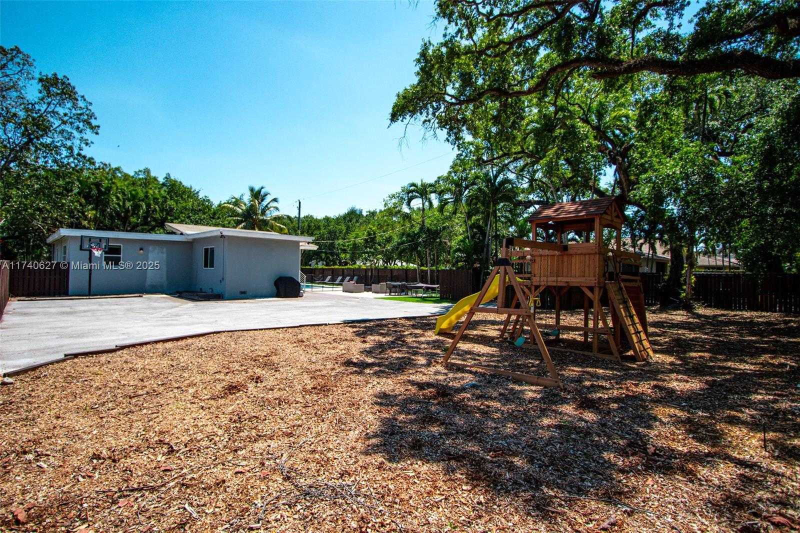Small Image of 3981 SOUTH WEST 58TH ST, Dania Beach Number 6