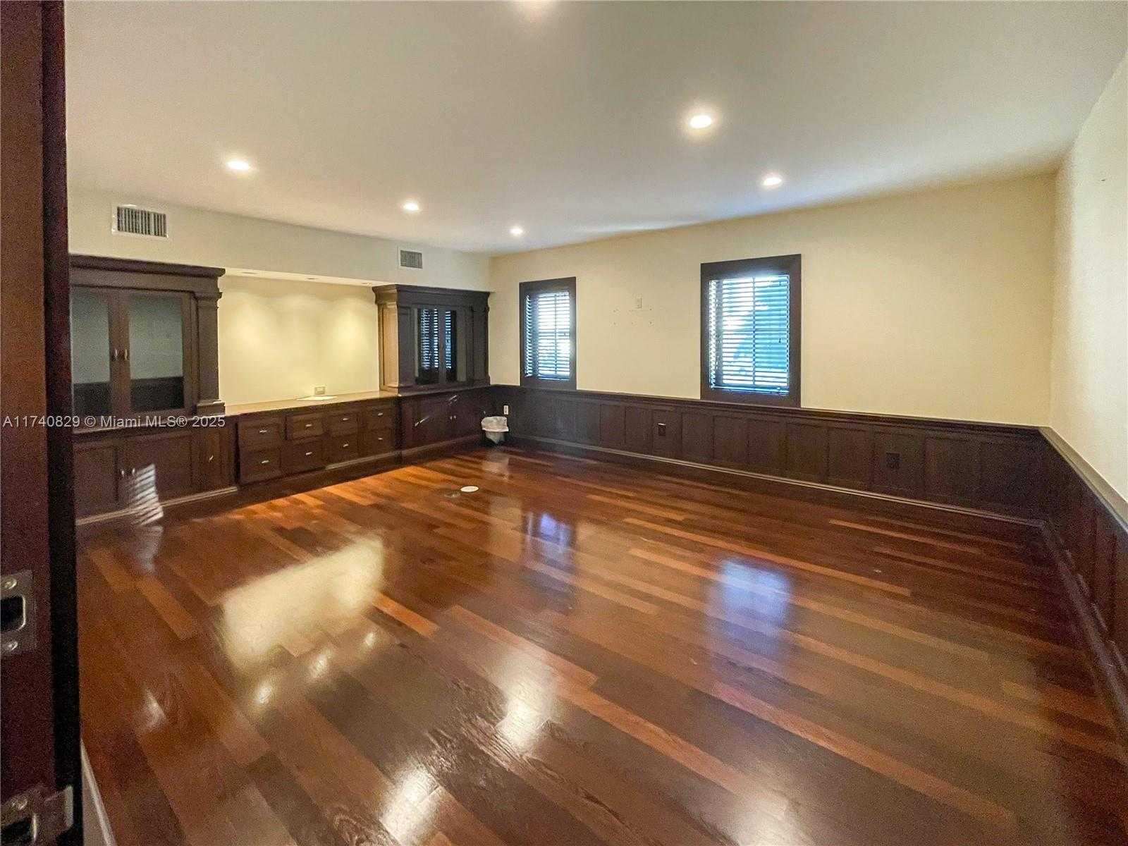 Small Image of Coral Gables Number 4