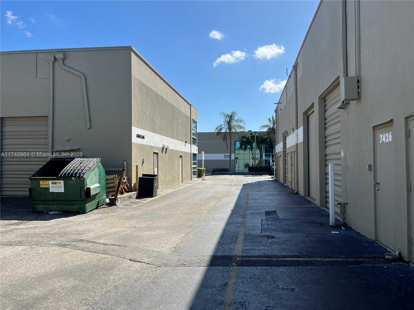 Small Image of 74 SOUTH WEST 48TH ST, Miami Number 3