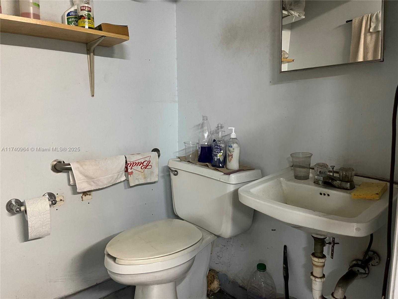Small Image of 74 SOUTH WEST 48TH ST, Miami Number 7