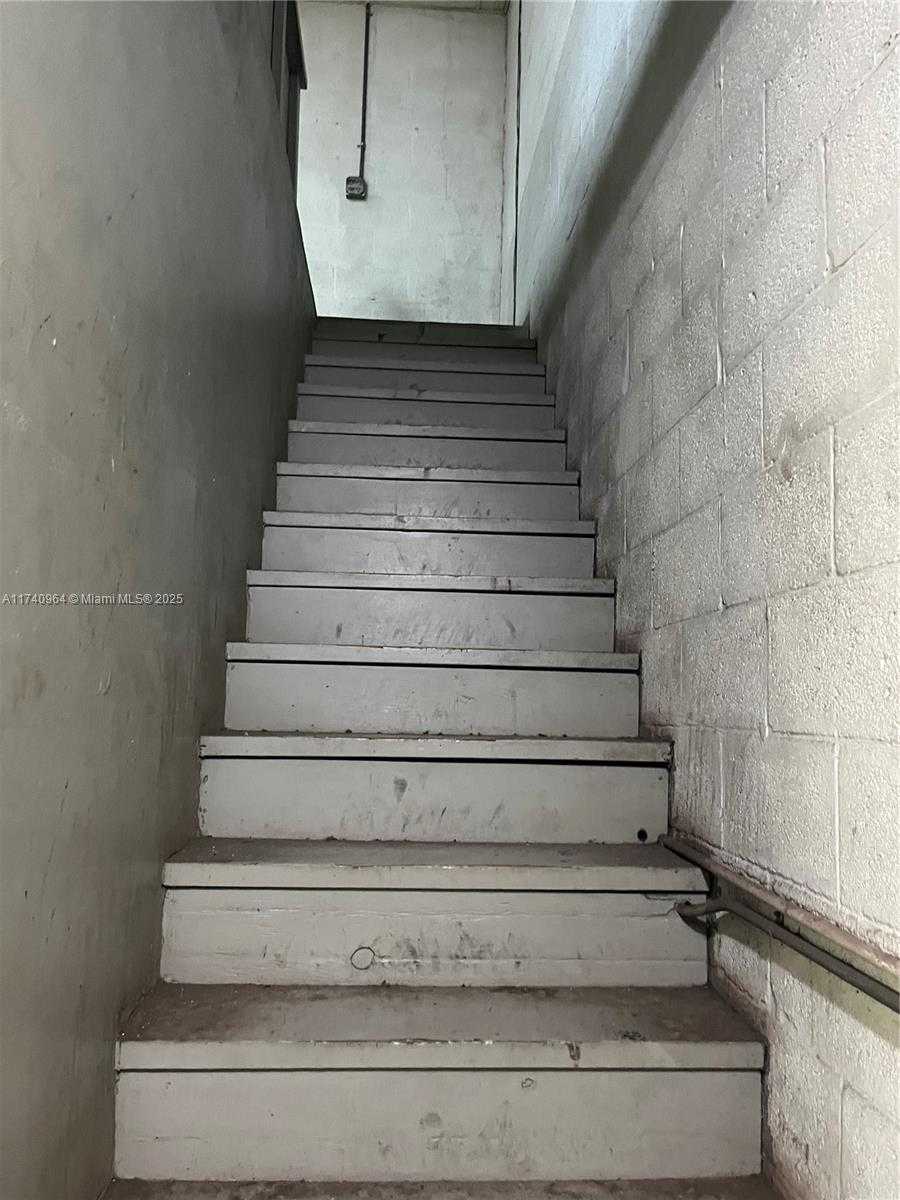 Small Image of 74 SOUTH WEST 48TH ST, Miami Number 8