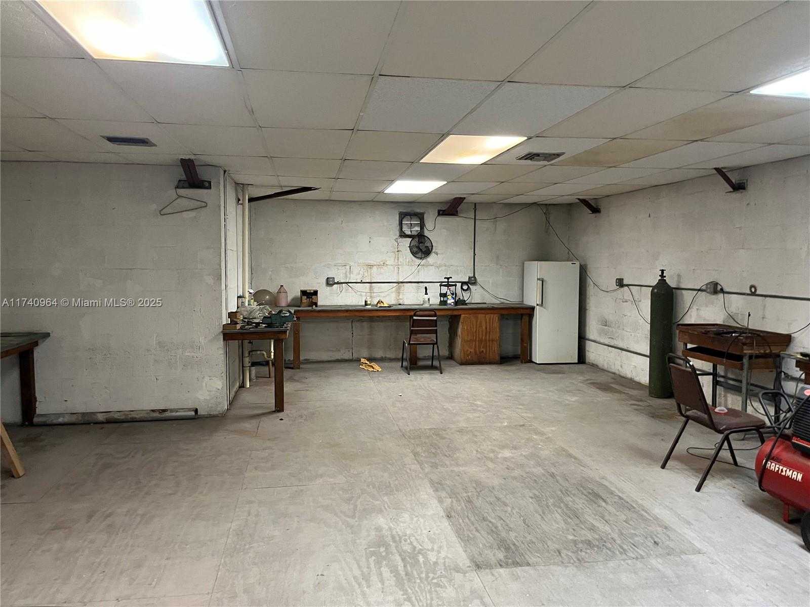 Small Image of 74 SOUTH WEST 48TH ST, Miami Number 9