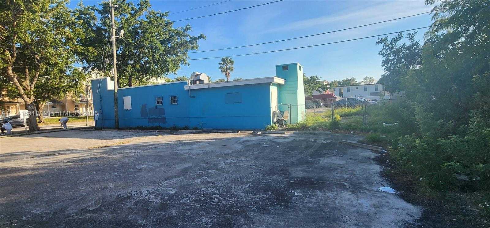 Small Image of 1865 NORTH TAMARIND AVE, West Palm Beach Number 6