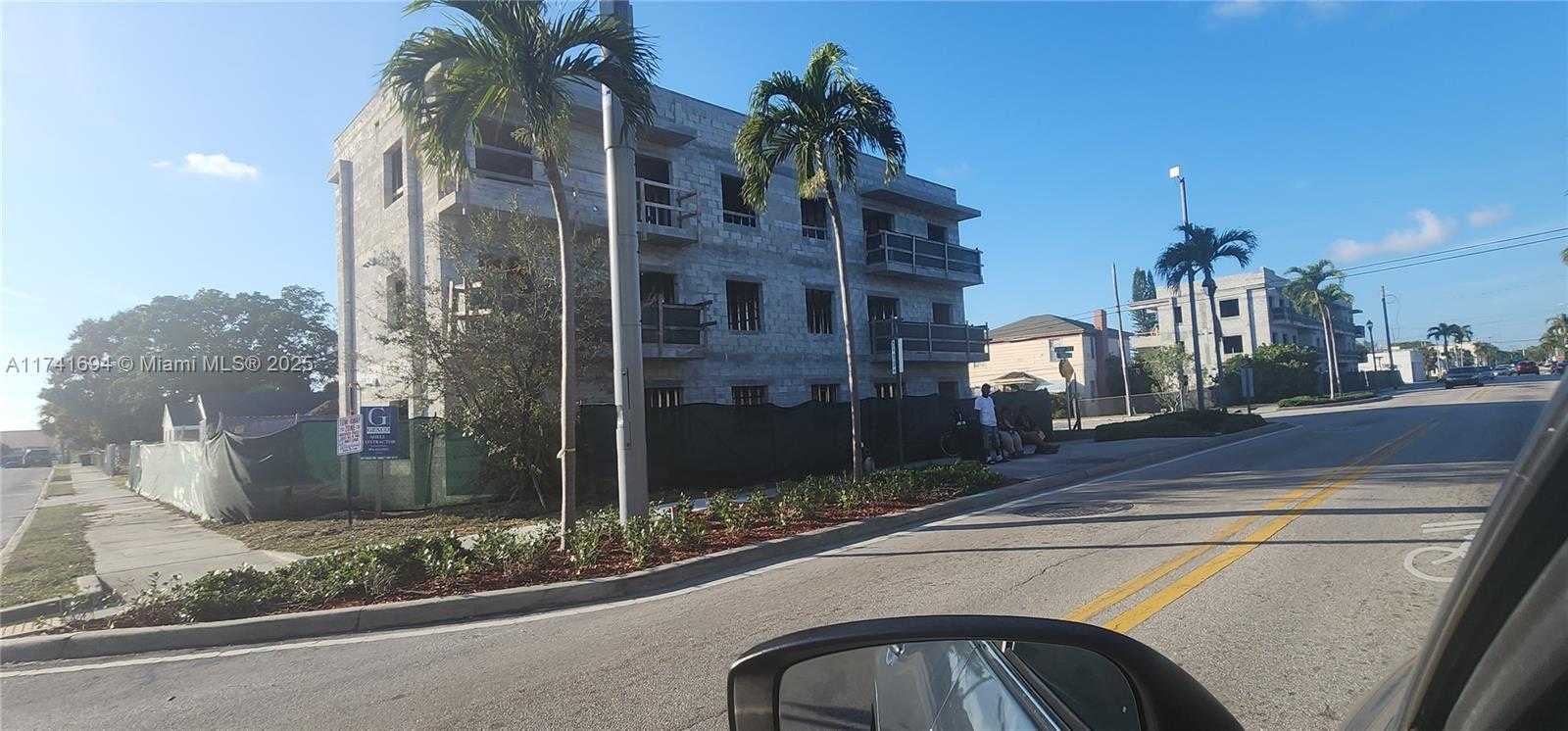 Small Image of 1865 NORTH TAMARIND AVE, West Palm Beach Number 7