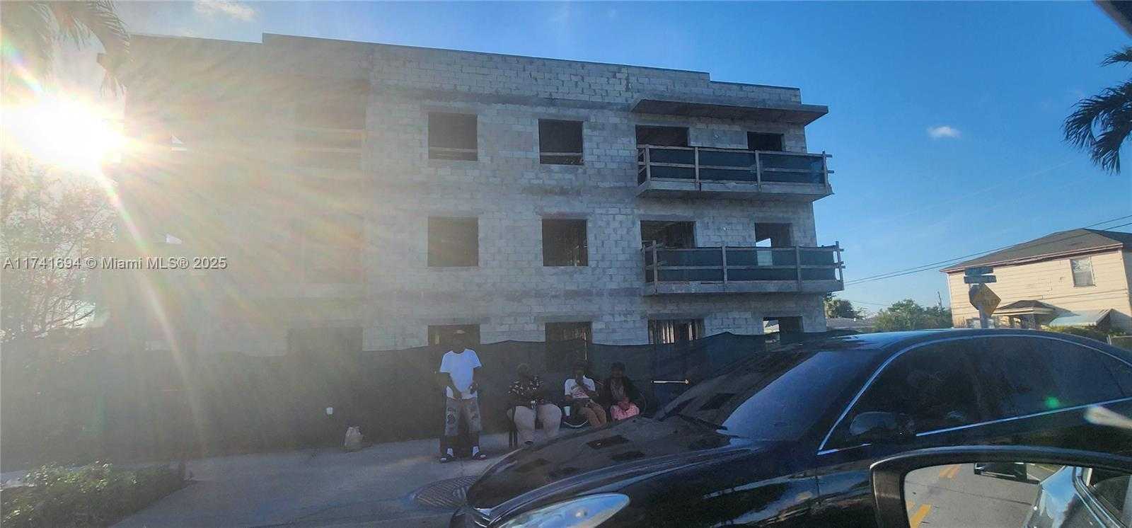Small Image of 1865 NORTH TAMARIND AVE, West Palm Beach Number 8