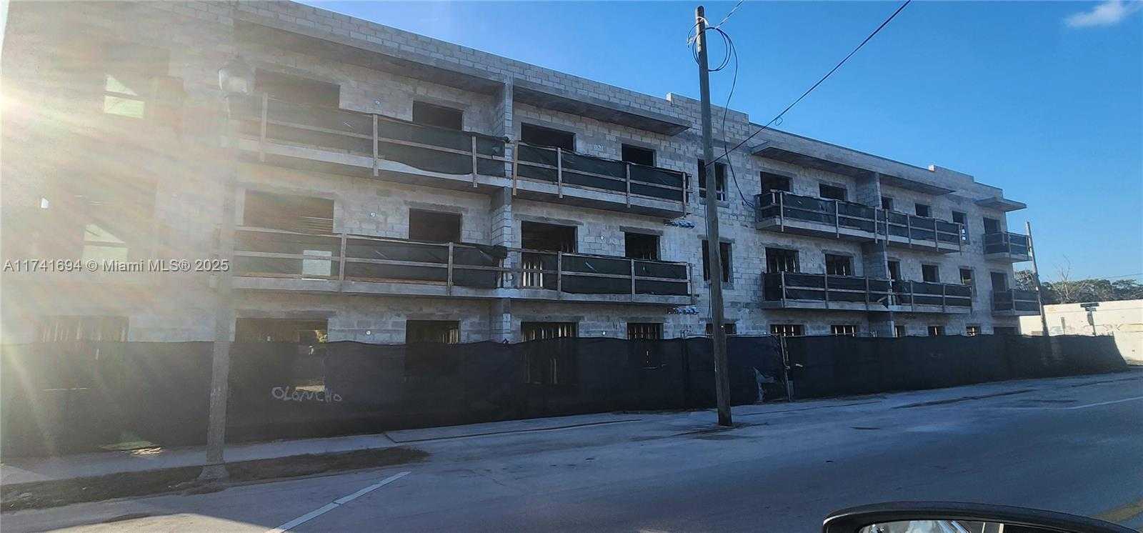 Small Image of 1865 NORTH TAMARIND AVE, West Palm Beach Number 9