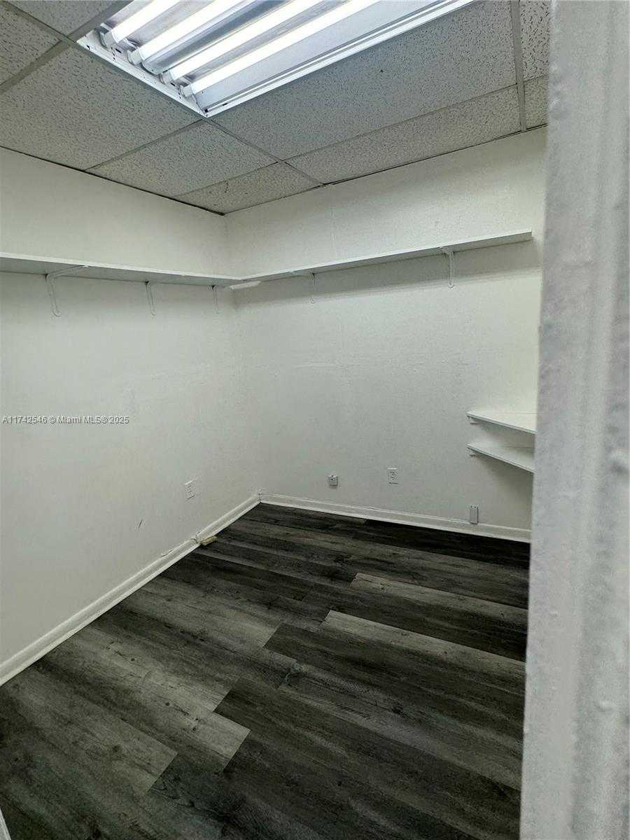 Small Image of 10550 NORTH WEST 77 CT #204, Hialeah Gardens Number 11