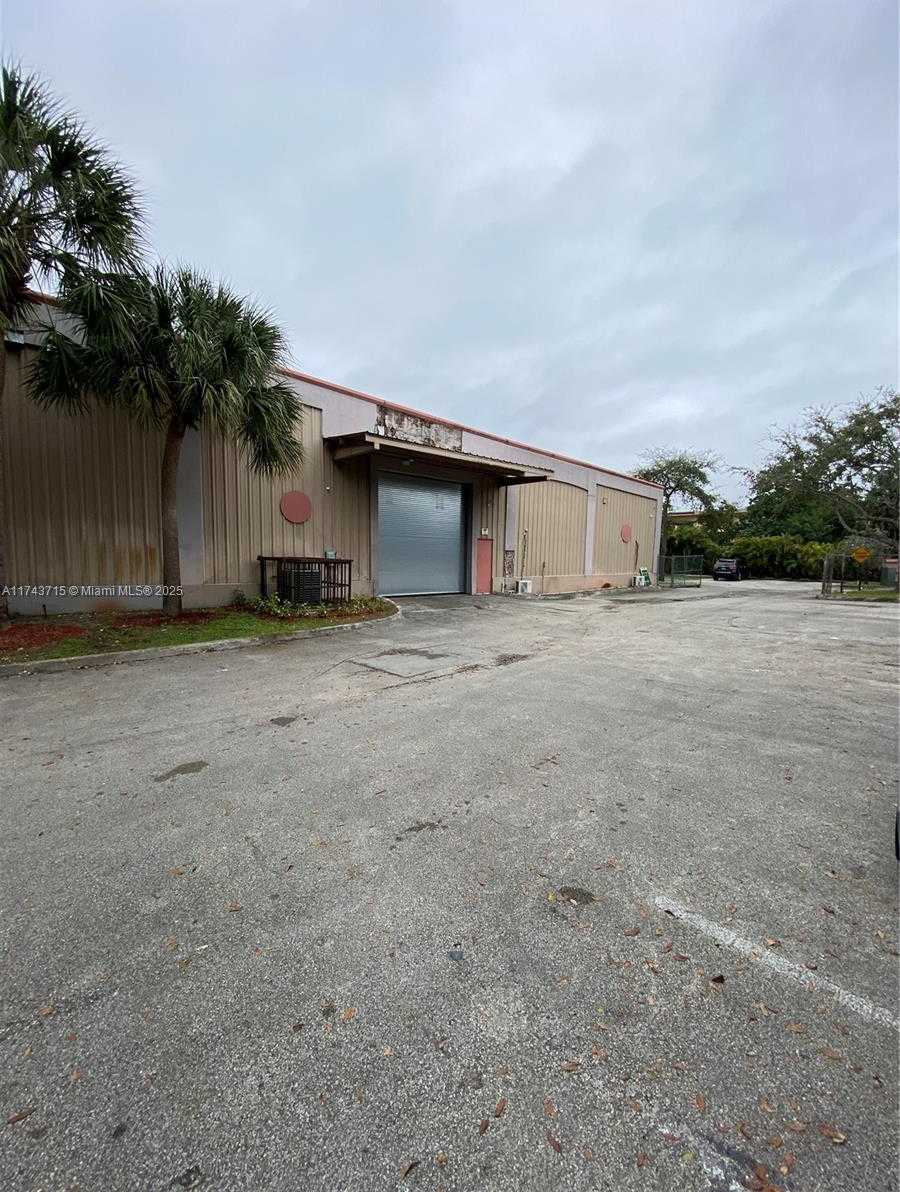 Small Image of 6950 STIRLING RD, Davie Number 10