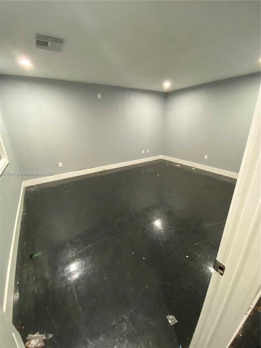 Small Image of 6950 STIRLING RD, Davie Number 13