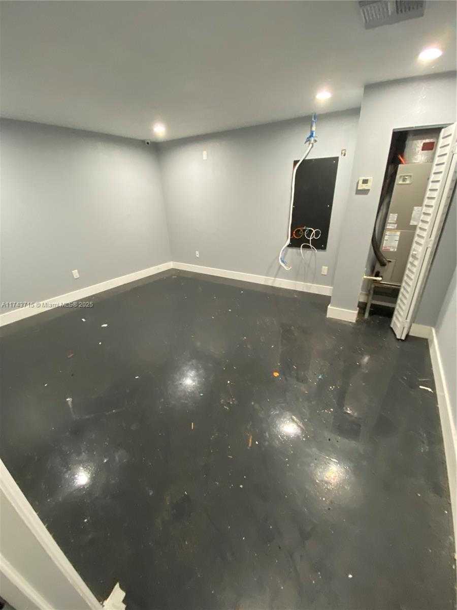Small Image of 6950 STIRLING RD, Davie Number 14