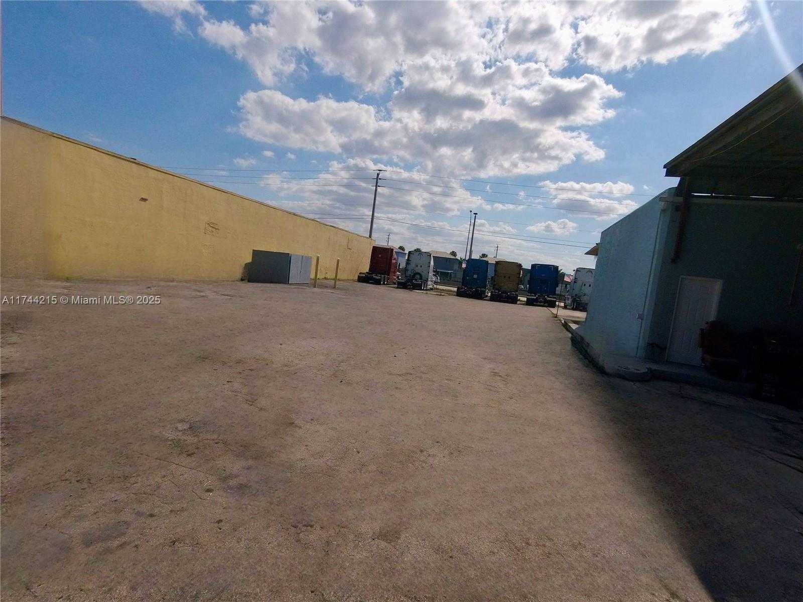 Small Image of 3131 WEST OKEECHOBEE RD, Hialeah Number 10