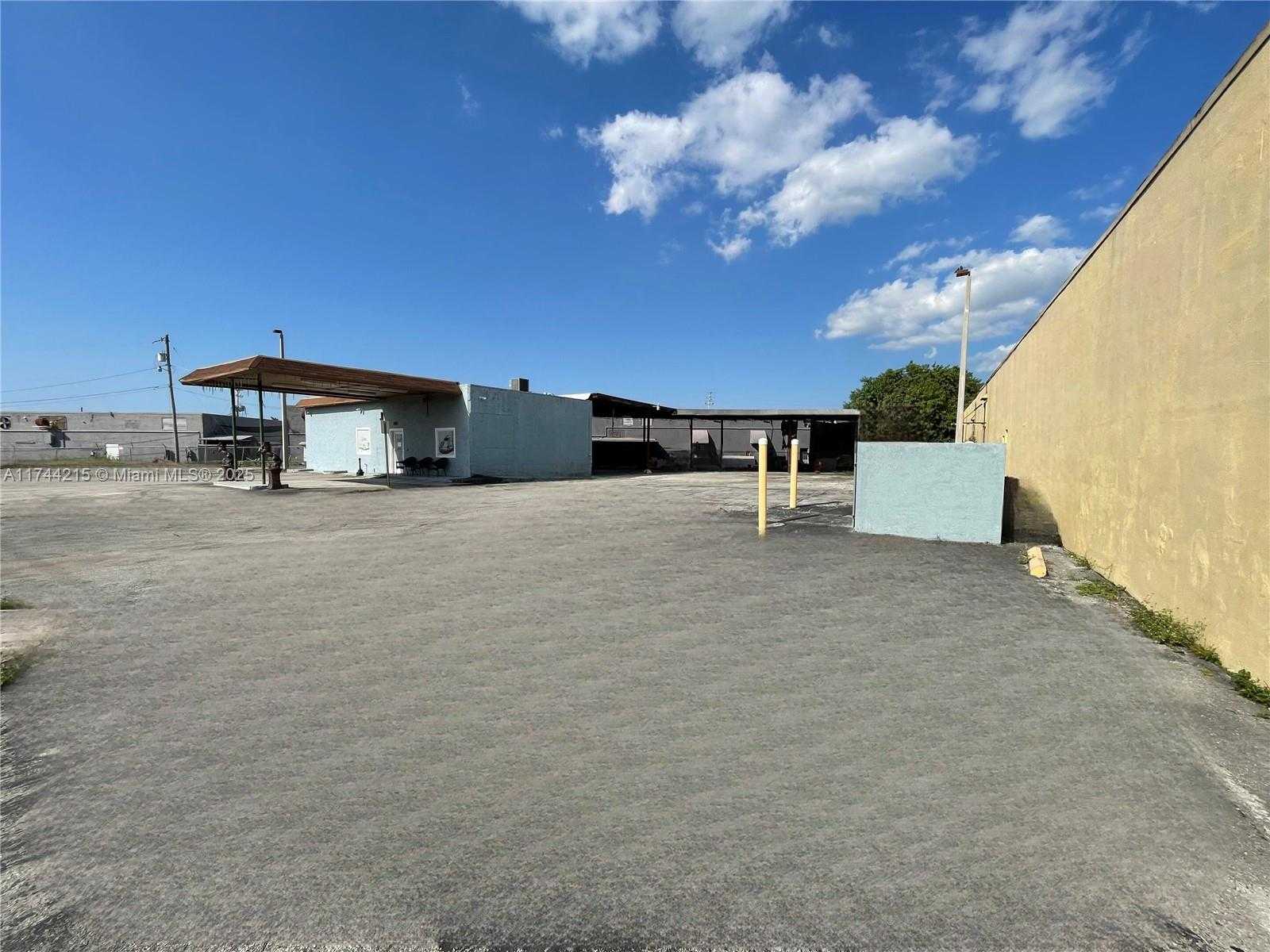 Small Image of 3131 WEST OKEECHOBEE RD, Hialeah Number 14