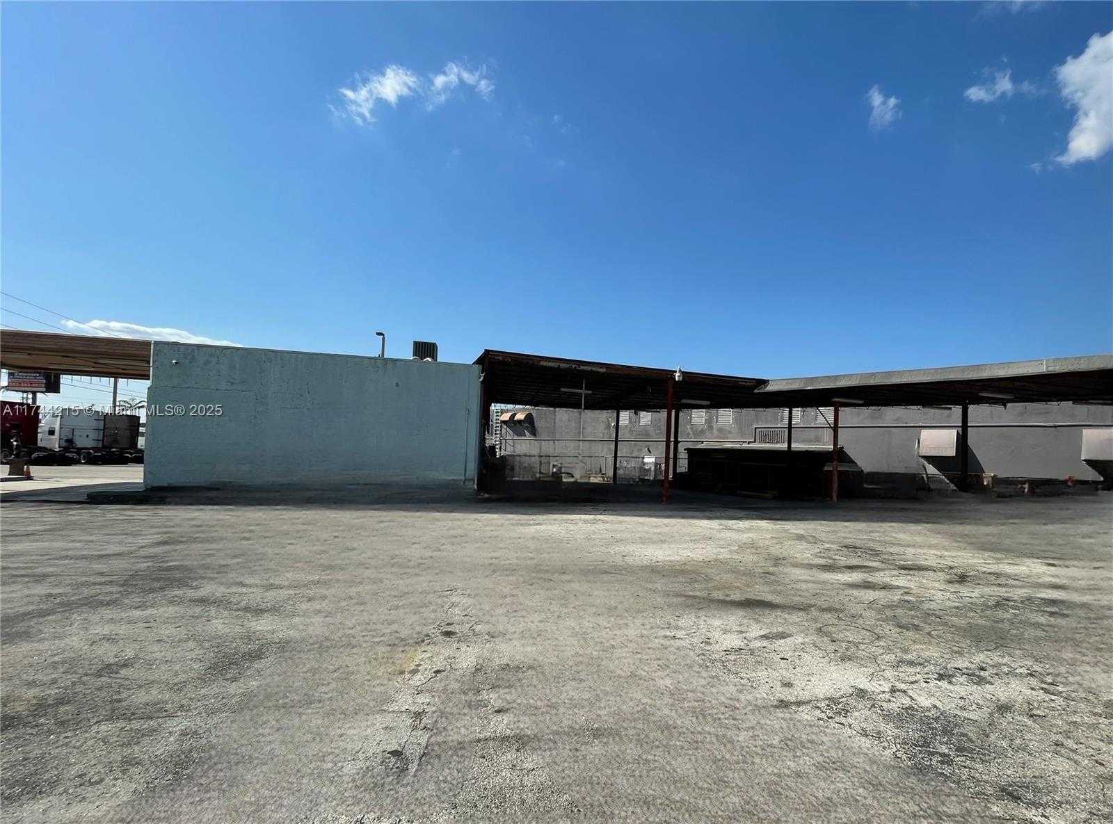 Small Image of 3131 WEST OKEECHOBEE RD, Hialeah Number 16