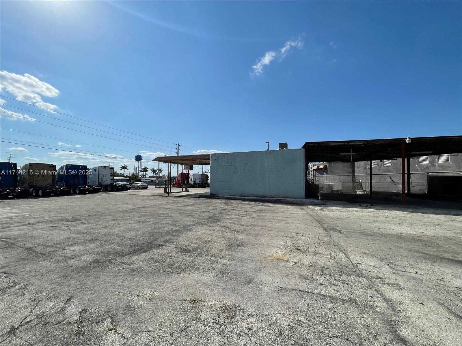 Small Image of 3131 WEST OKEECHOBEE RD, Hialeah Number 17