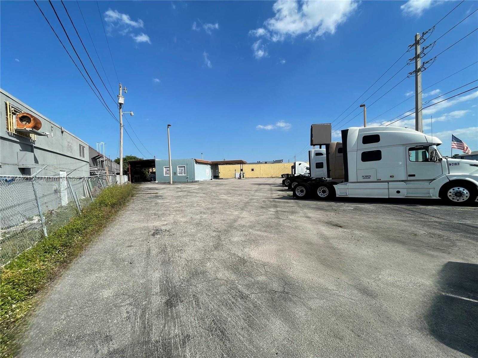 Small Image of 3131 WEST OKEECHOBEE RD, Hialeah Number 18
