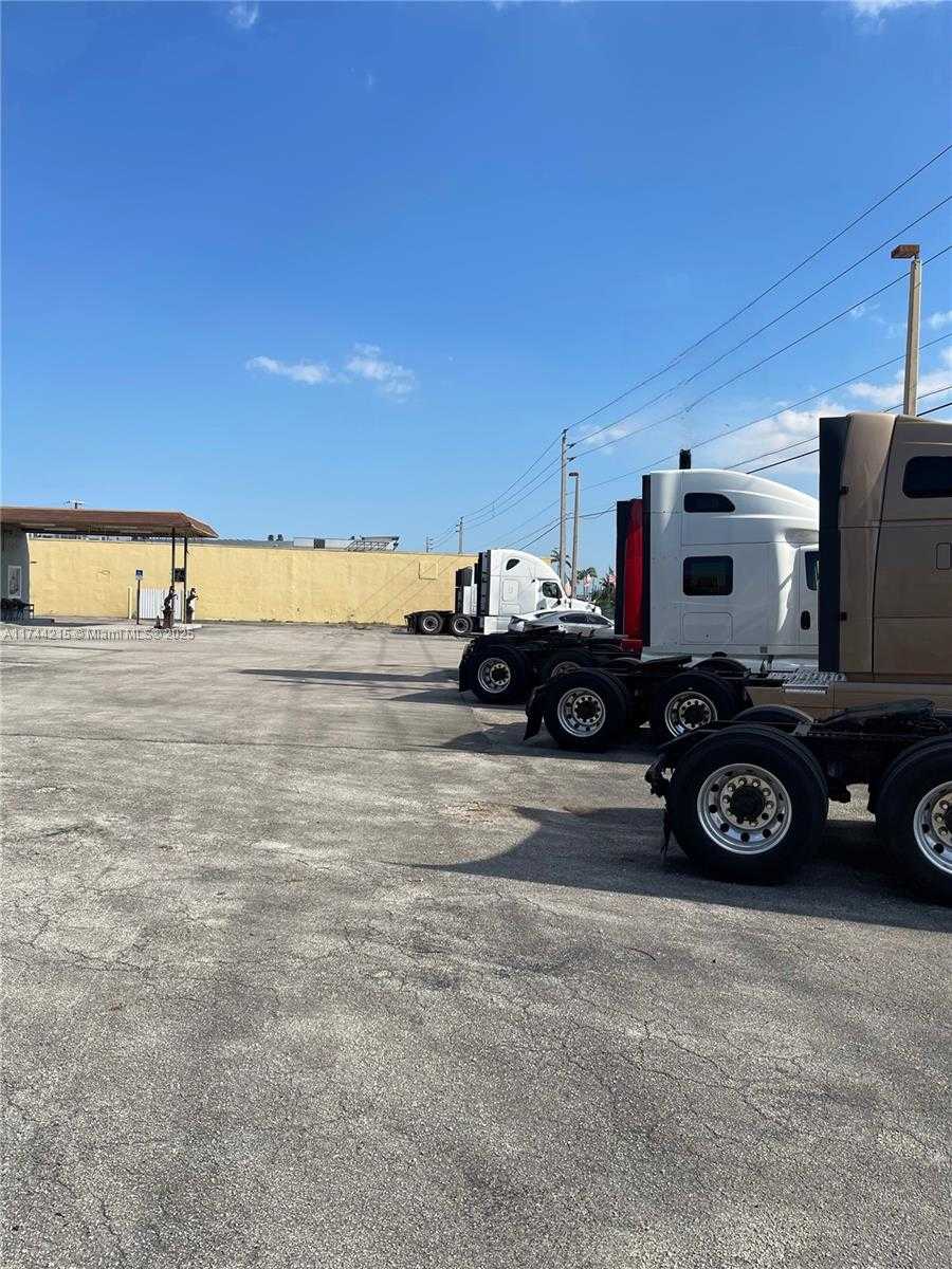Small Image of 3131 WEST OKEECHOBEE RD, Hialeah Number 20