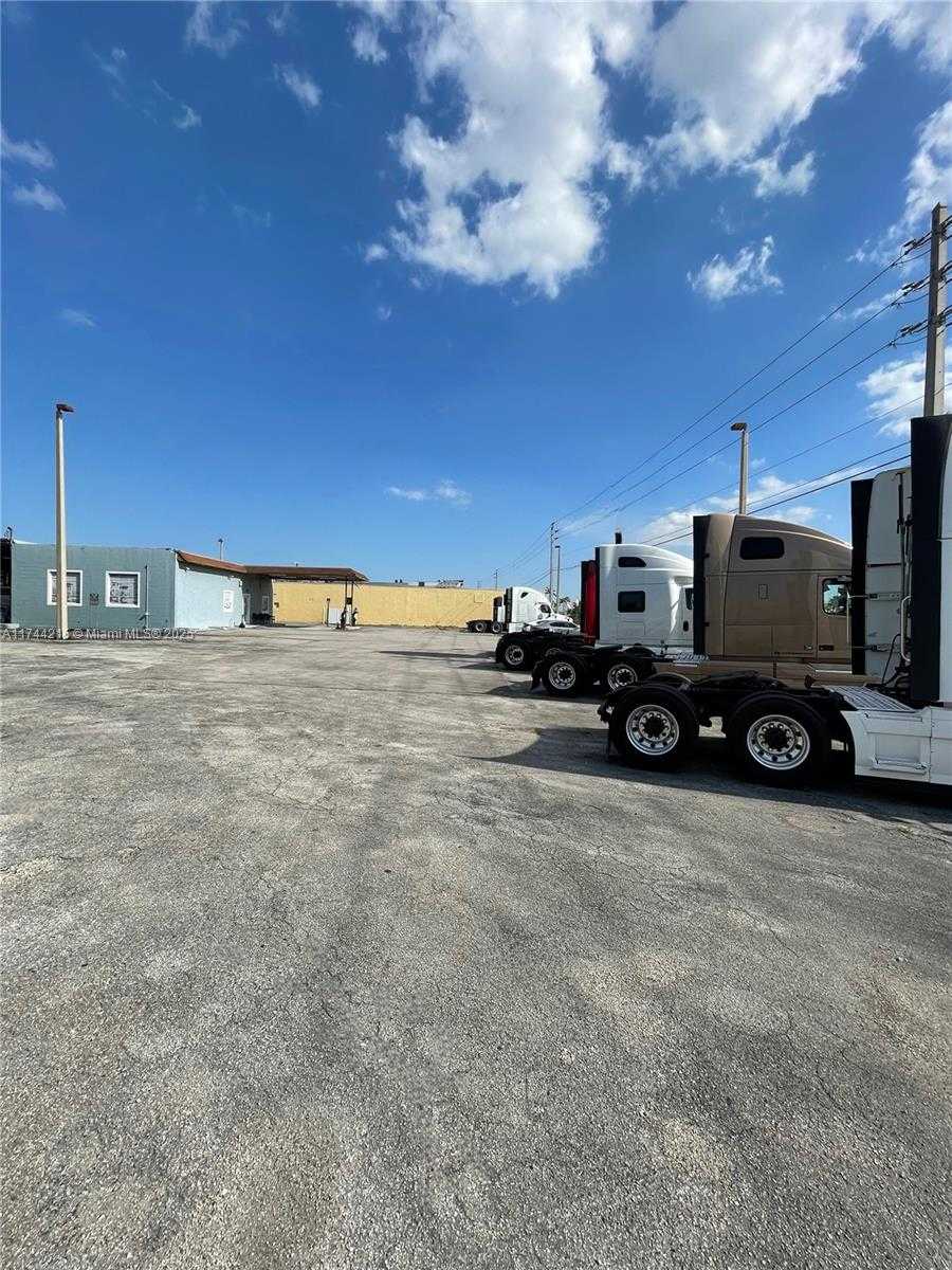 Small Image of 3131 WEST OKEECHOBEE RD, Hialeah Number 21