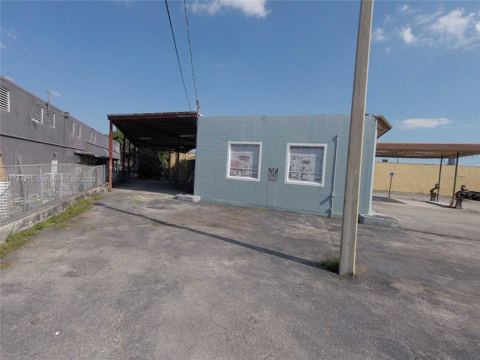 Small Image of 3131 WEST OKEECHOBEE RD, Hialeah Number 26